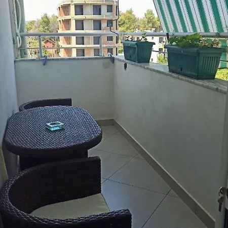 Mjolly Golem (Tirana)